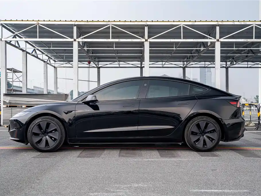 Tesla Model 3 — фото 5