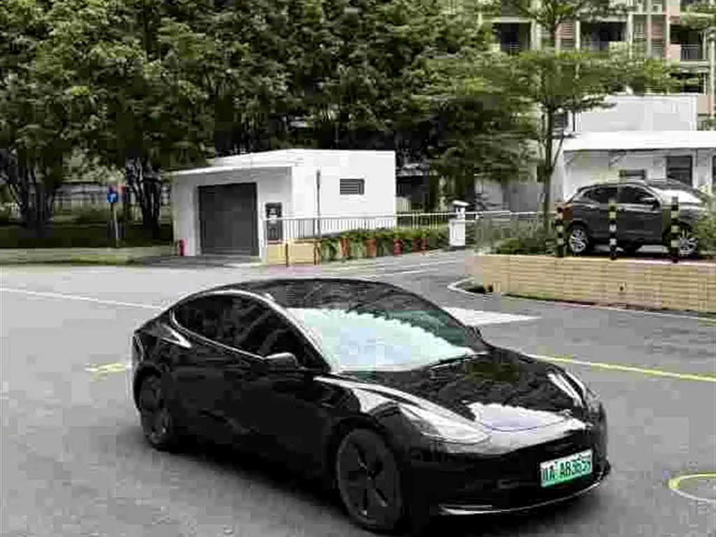 Tesla Model 3 — фото 3