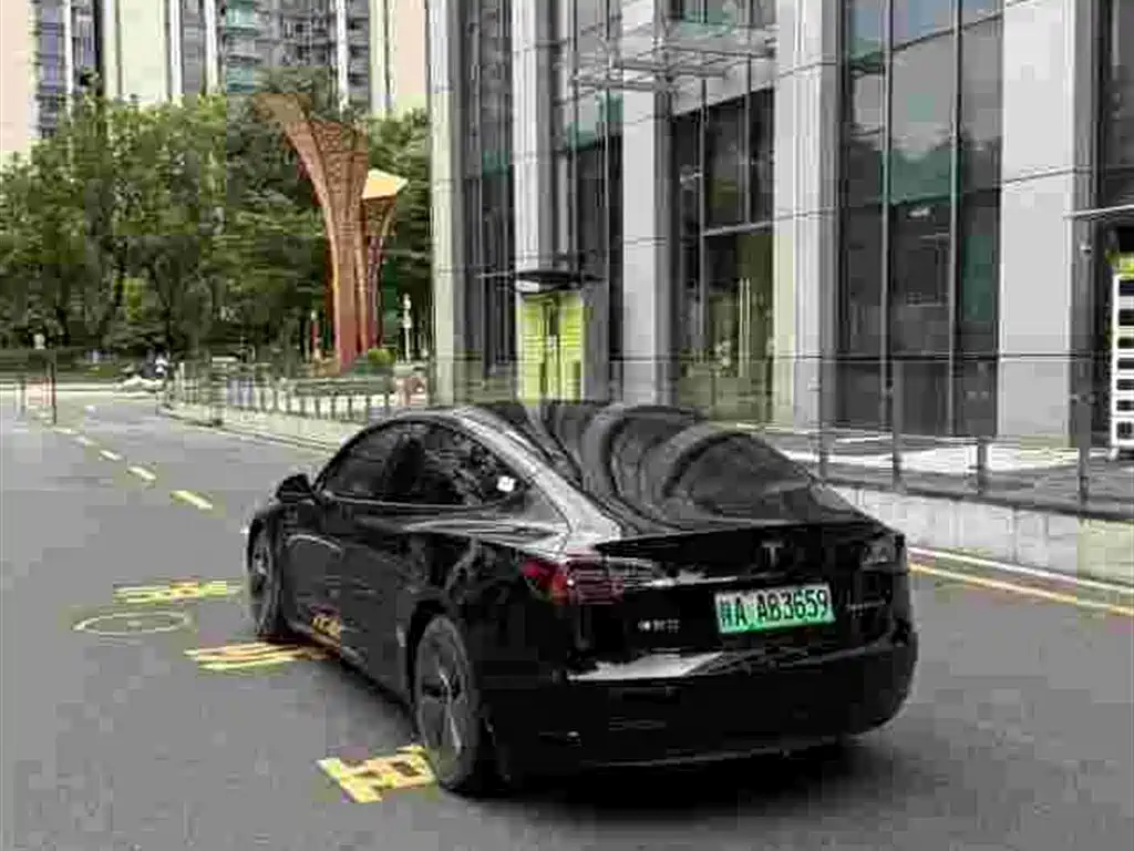 Tesla Model 3 — фото 4