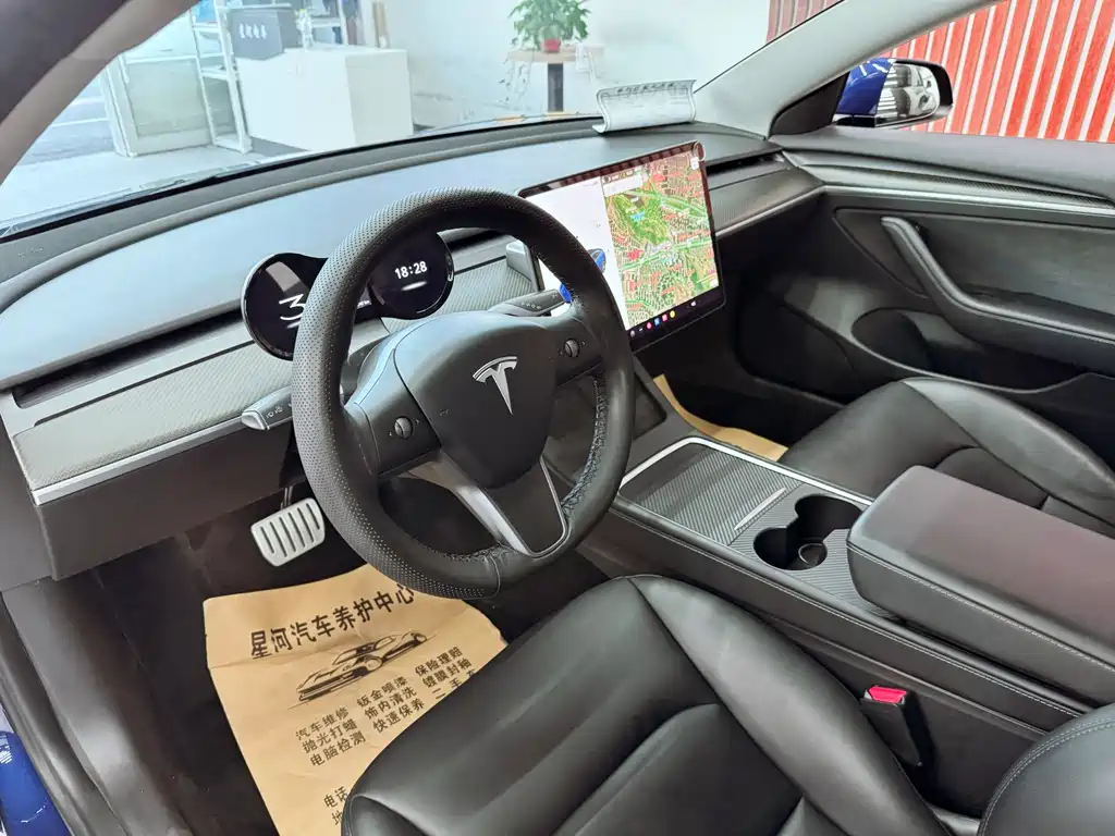 Tesla Model 3 — фото 15