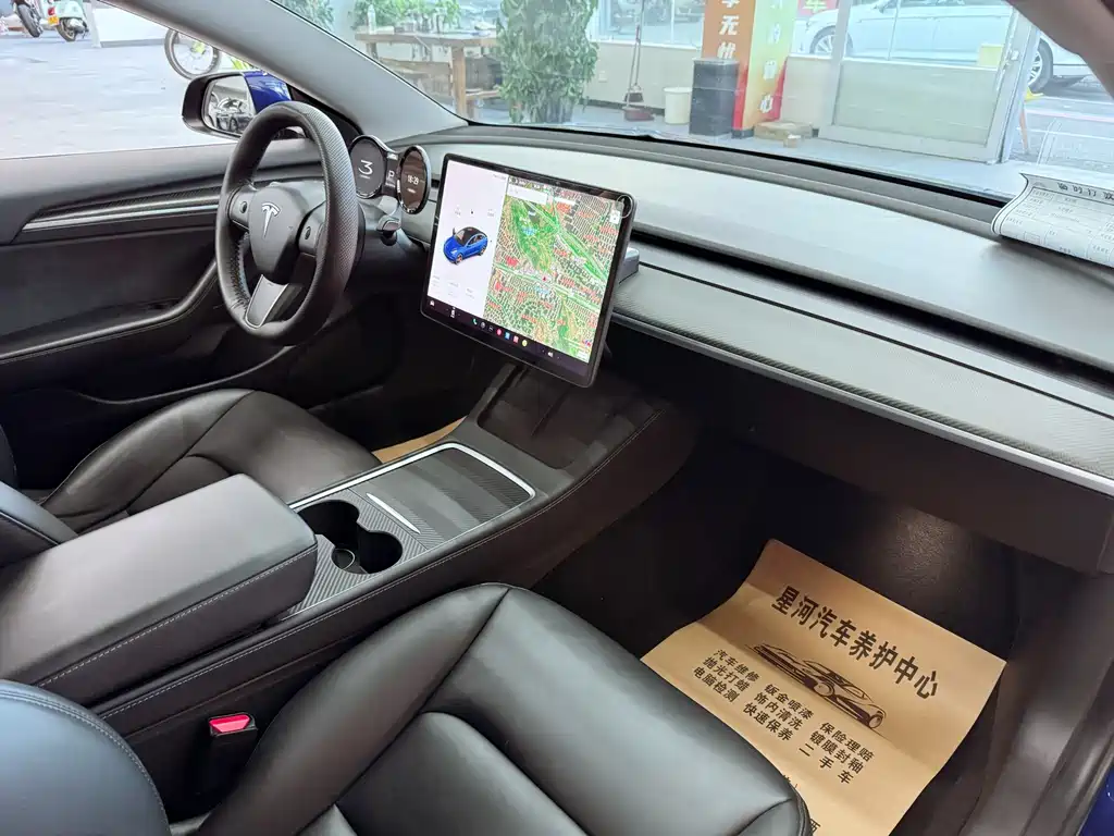 Tesla Model 3 — фото 18