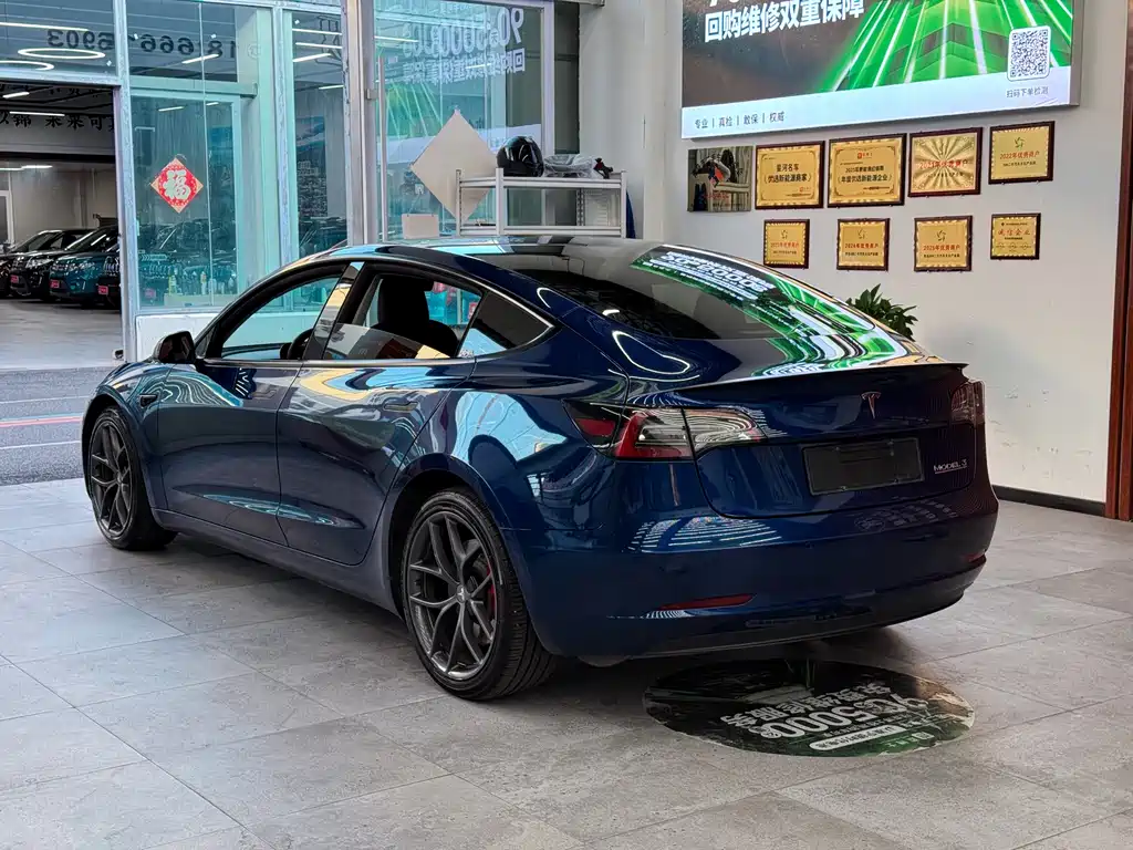 Tesla Model 3 — фото 5