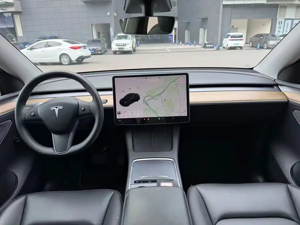 Tesla Model Y — фото 9