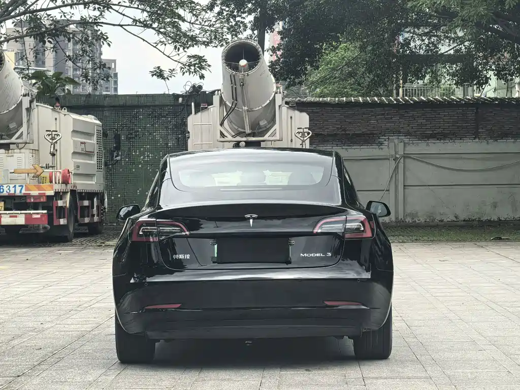 Tesla Model 3 — фото 5
