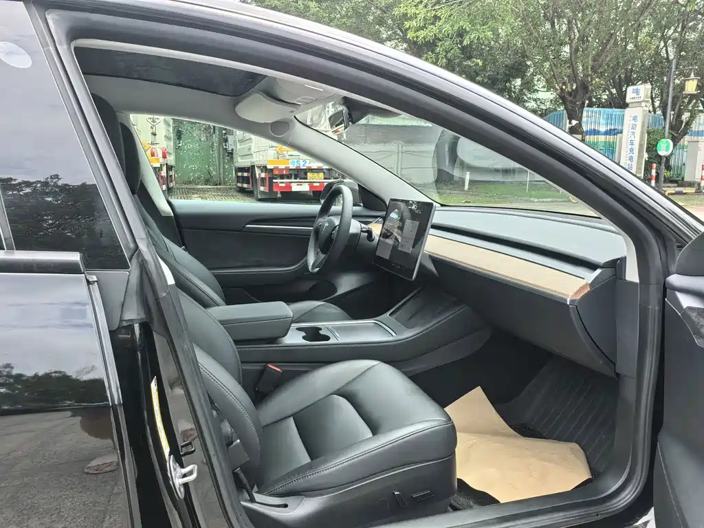 Tesla Model 3 — фото 10