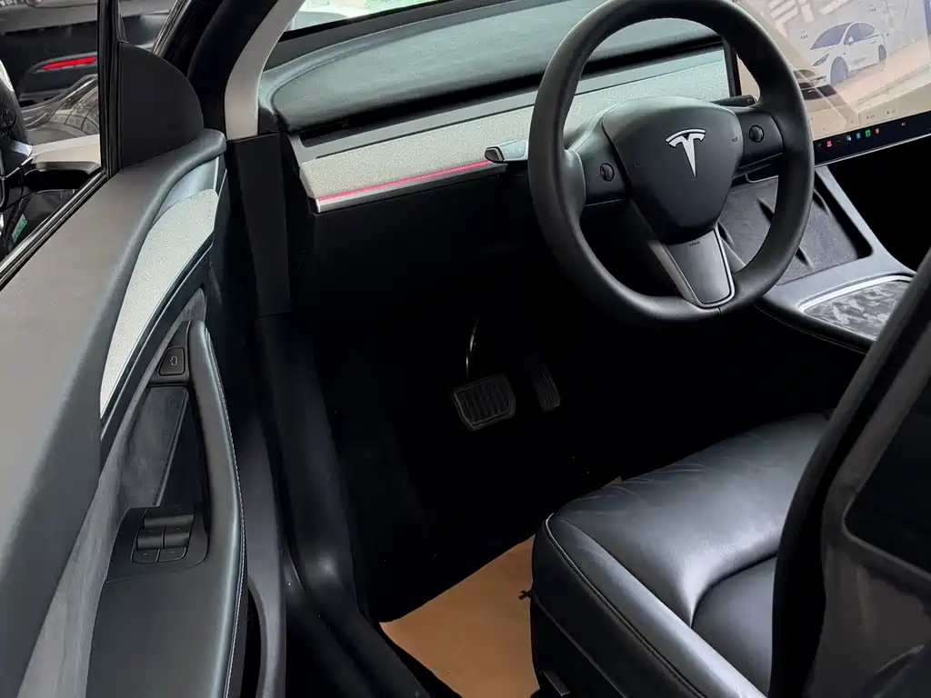 Tesla Model Y — фото 6