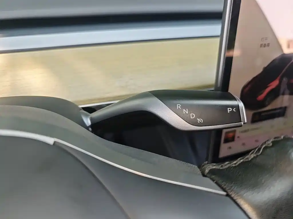 Tesla Model Y — фото 14