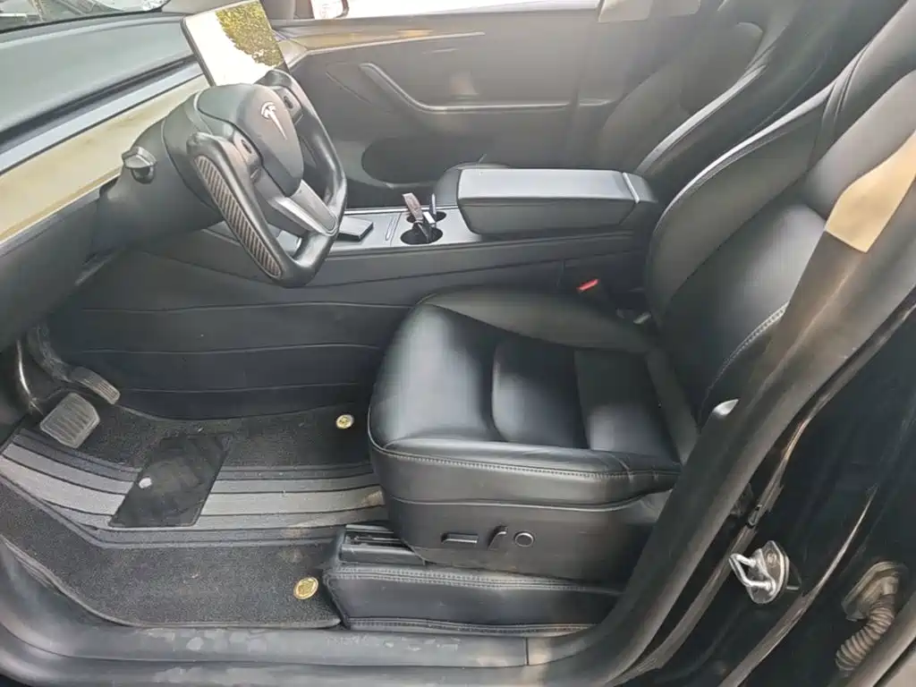Tesla Model Y — фото 15