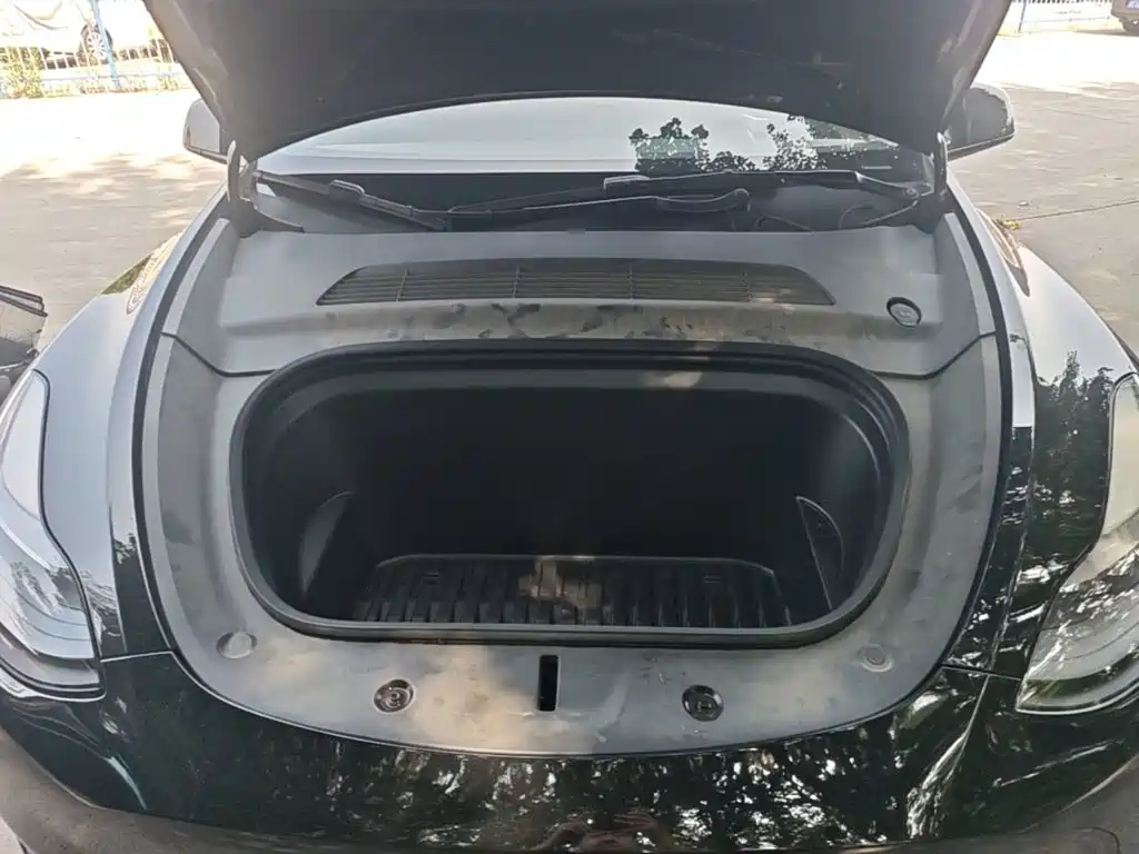 Tesla Model Y — фото 20