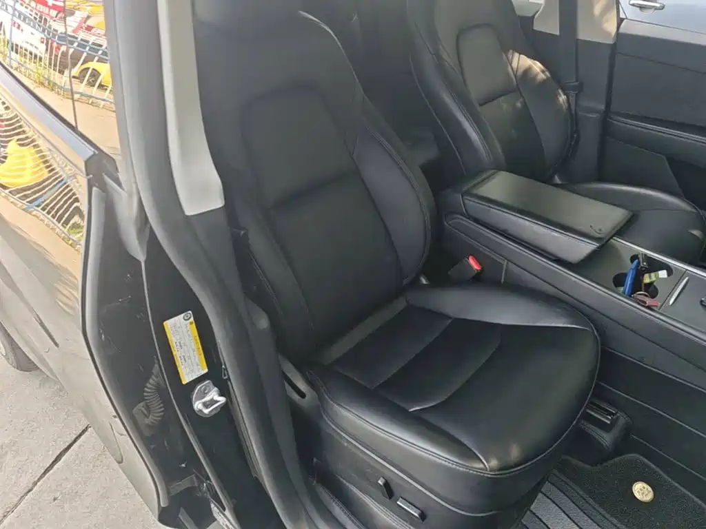 Tesla Model Y — фото 25