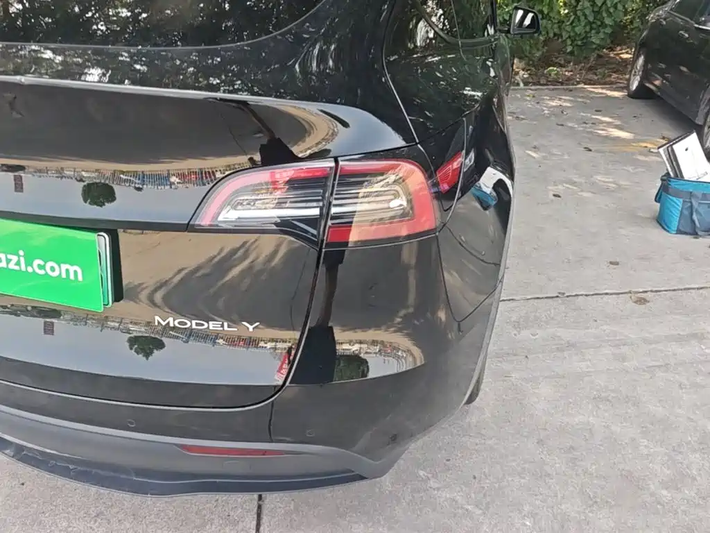 Tesla Model Y — фото 8