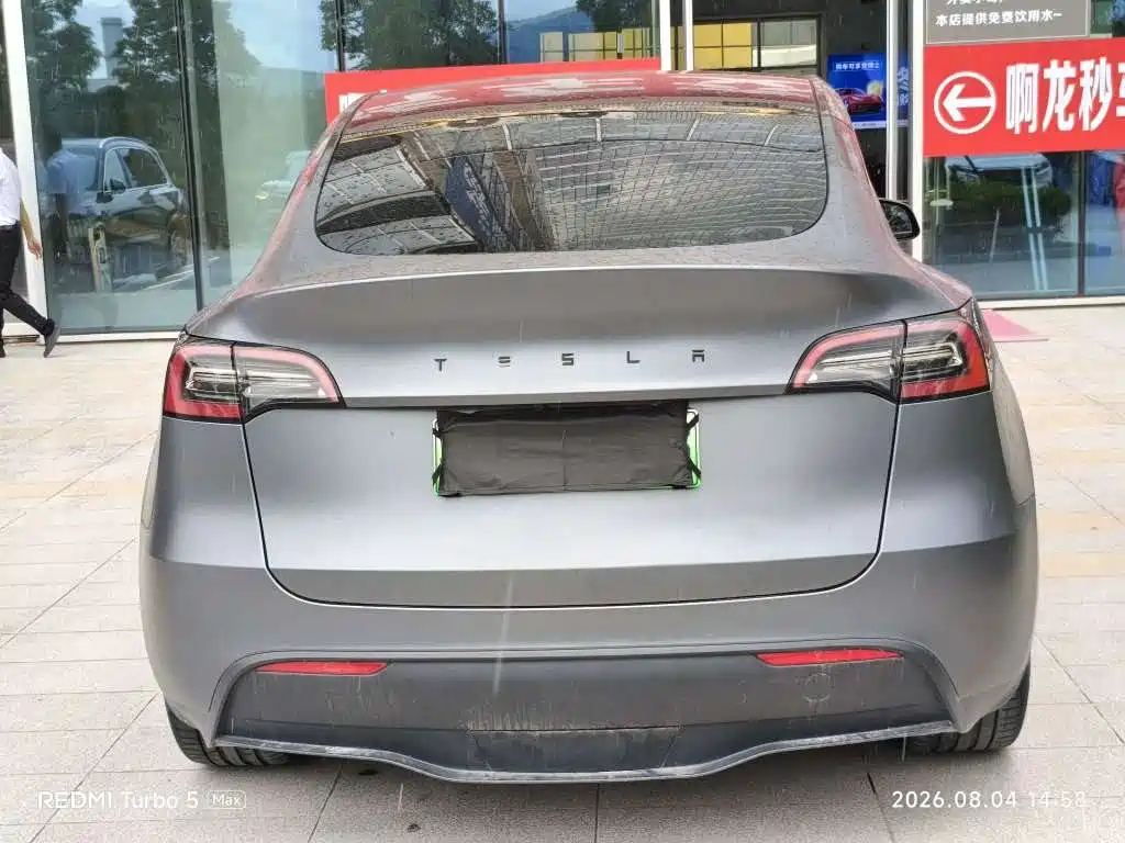 Tesla Model Y — фото 8