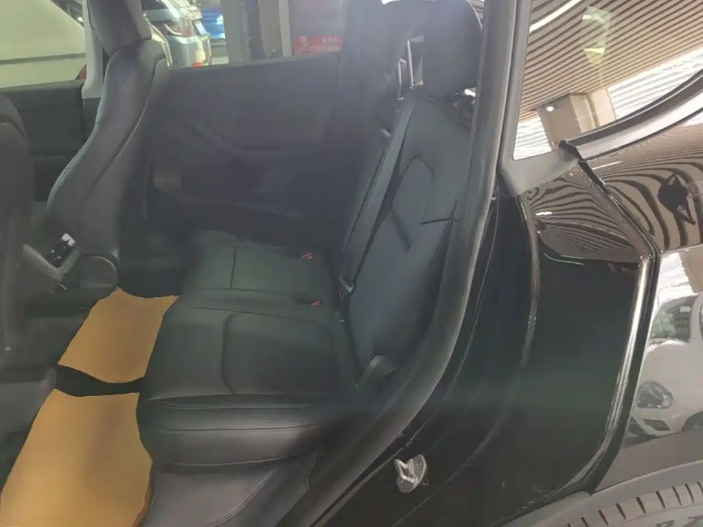 Tesla Model Y — фото 17