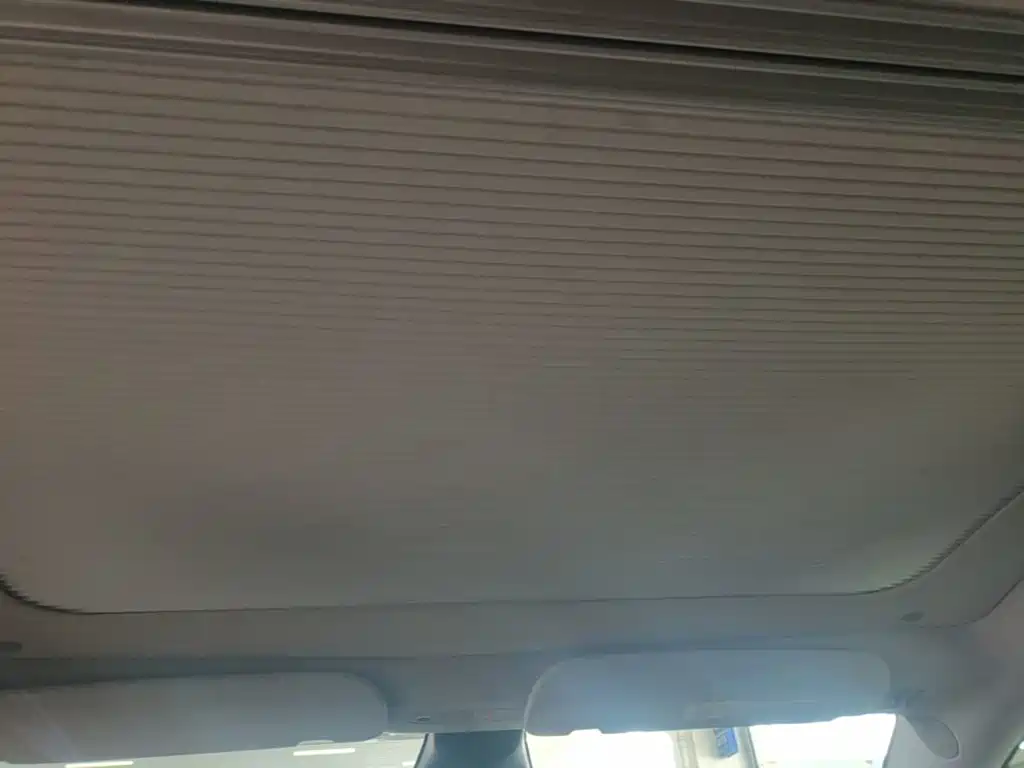 Tesla Model Y — фото 18