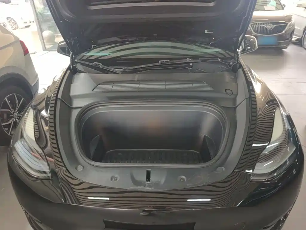 Tesla Model Y — фото 20