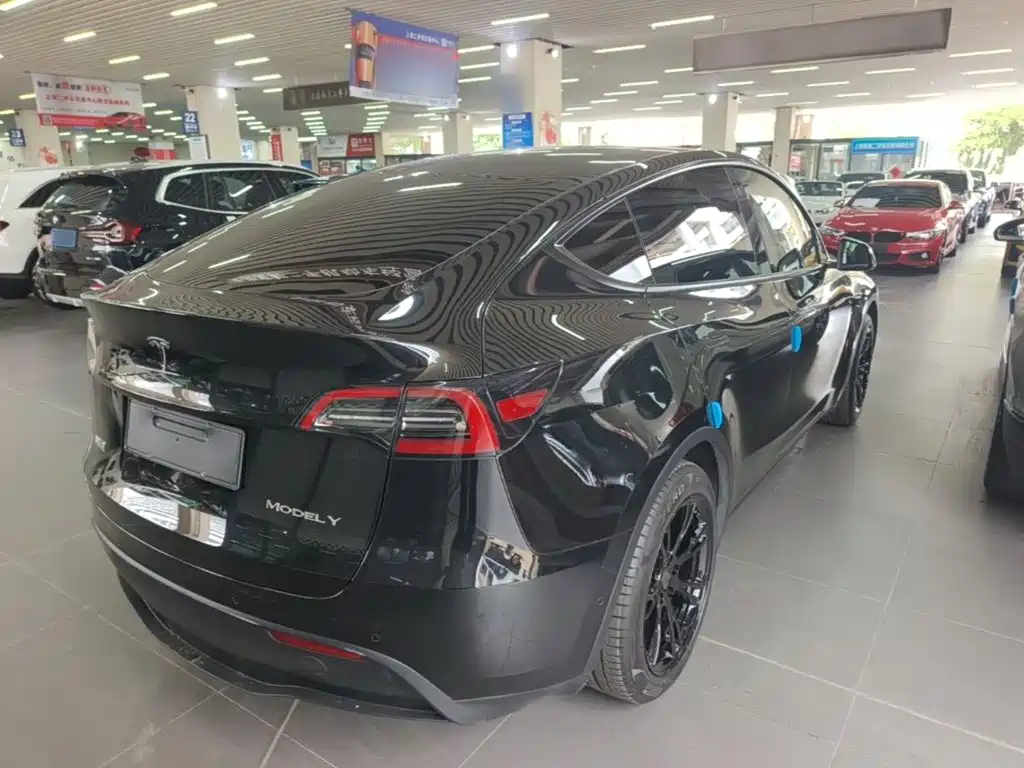 Tesla Model Y — фото 7