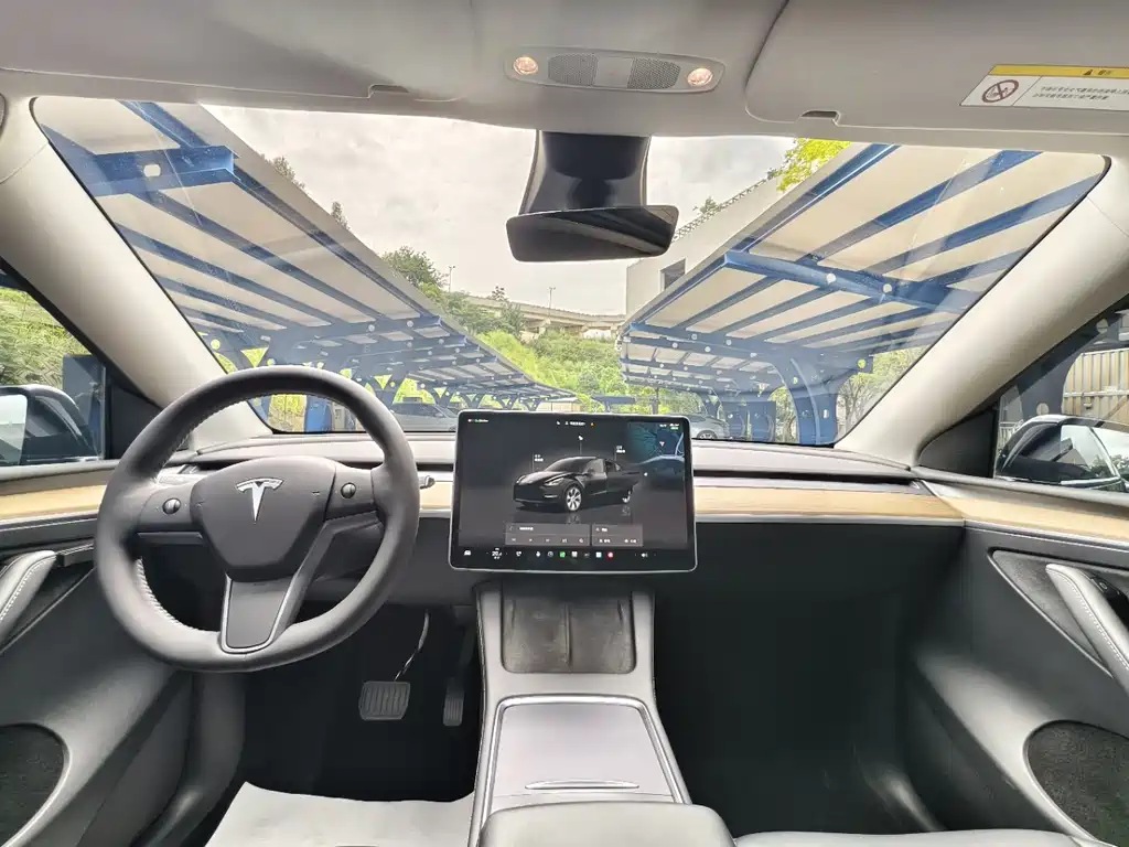 Tesla Model Y — фото 7