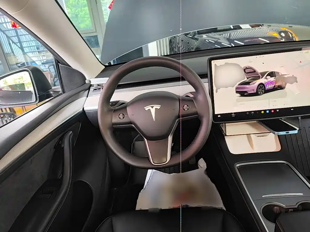 Tesla Model Y — фото 11