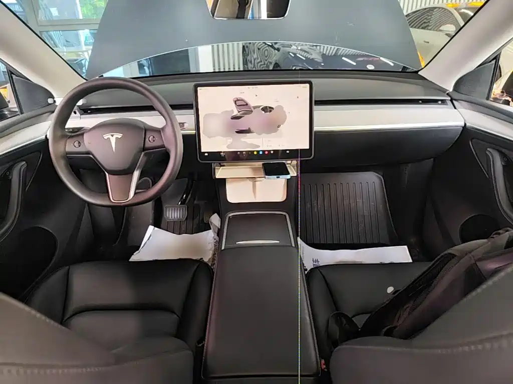 Tesla Model Y — фото 10