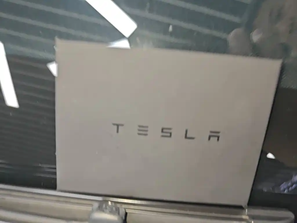 Tesla Model 3 — фото 9
