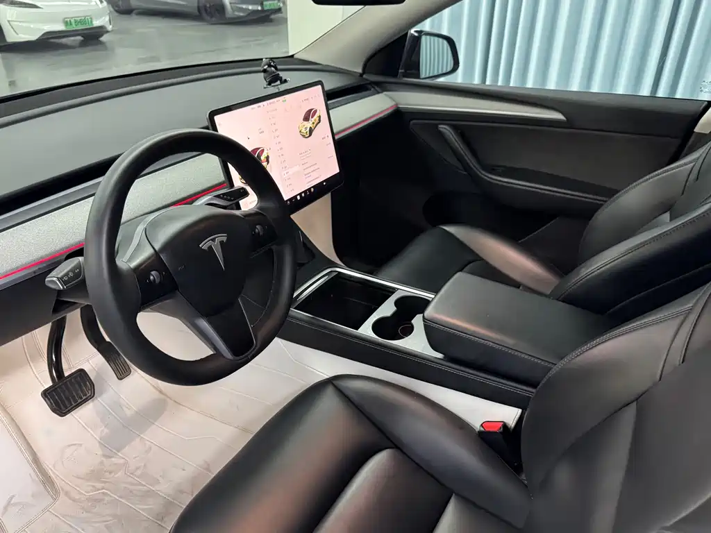 Tesla Model Y — фото 4
