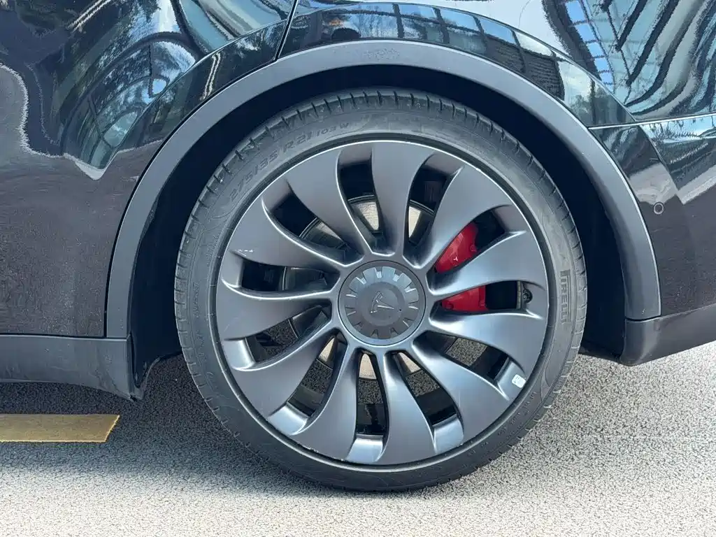 Tesla Model Y — фото 7