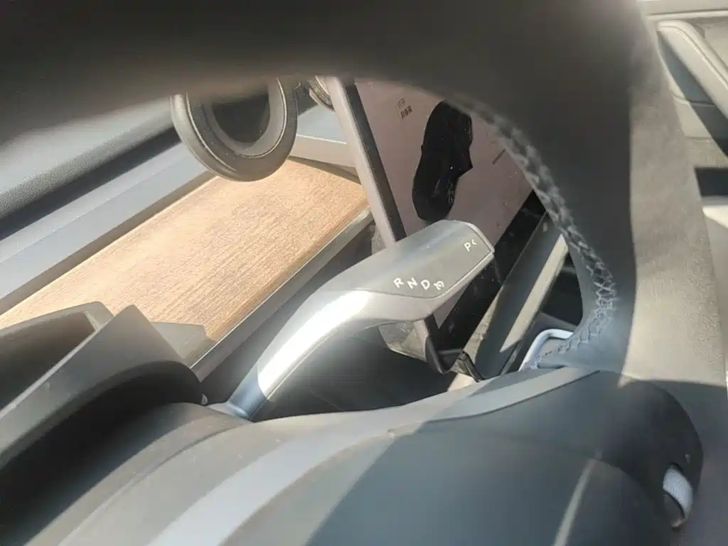 Tesla Model Y — фото 14