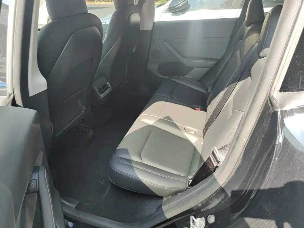 Tesla Model Y — фото 17