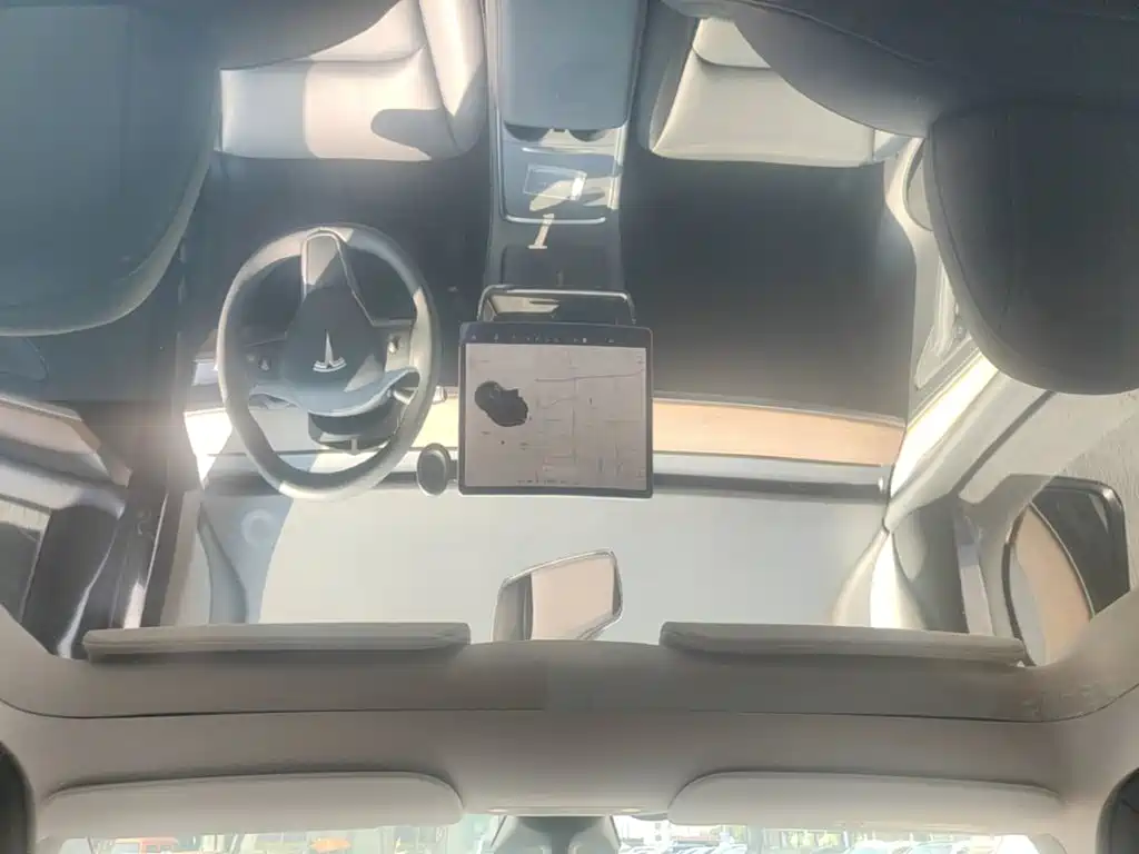 Tesla Model Y — фото 18