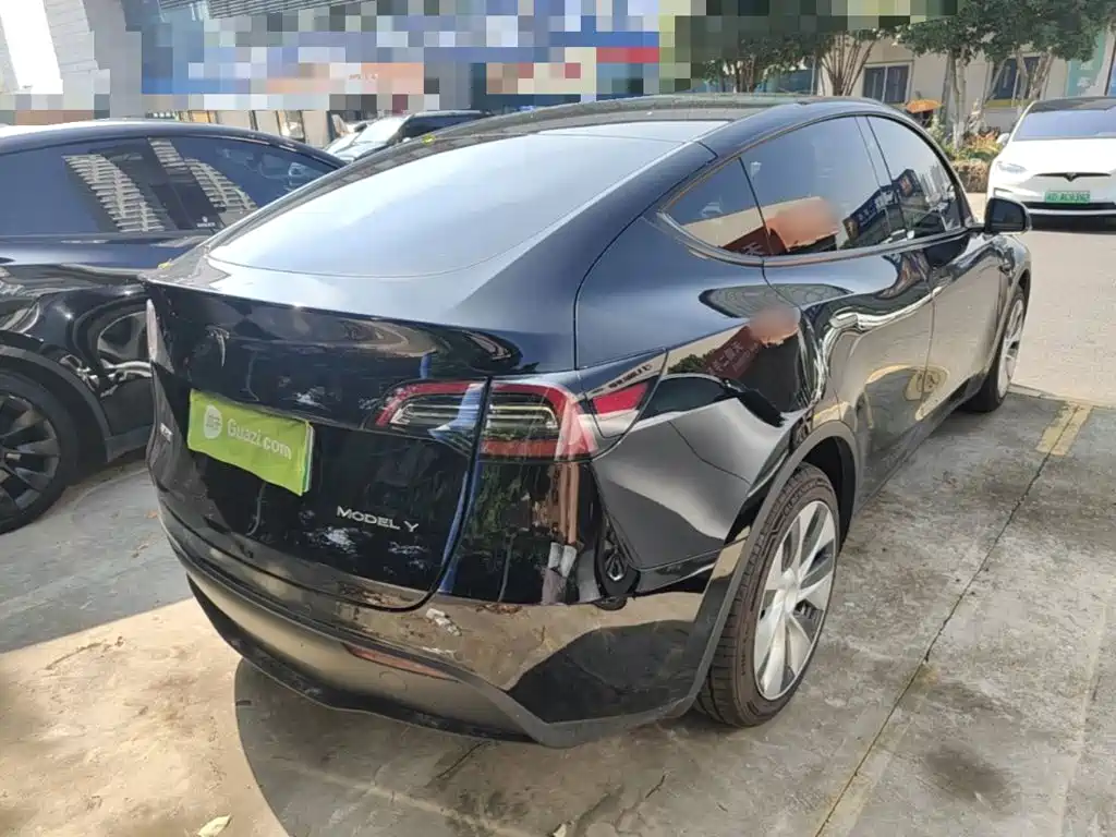 Tesla Model Y — фото 7
