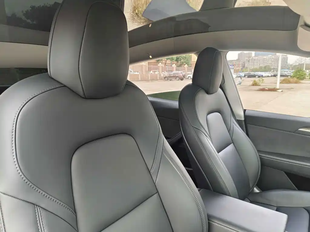Tesla Model Y — фото 13