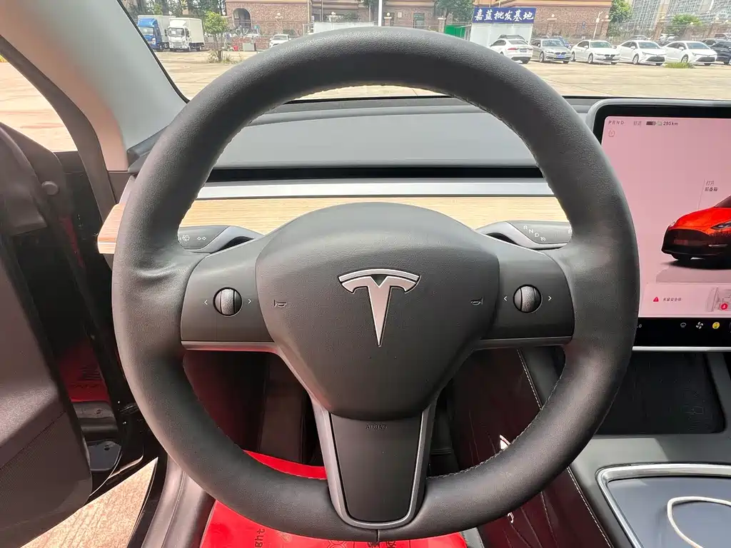 Tesla Model Y — фото 4