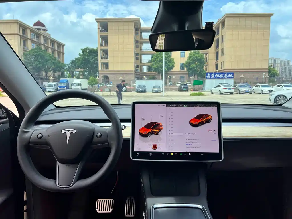 Tesla Model Y — фото 5