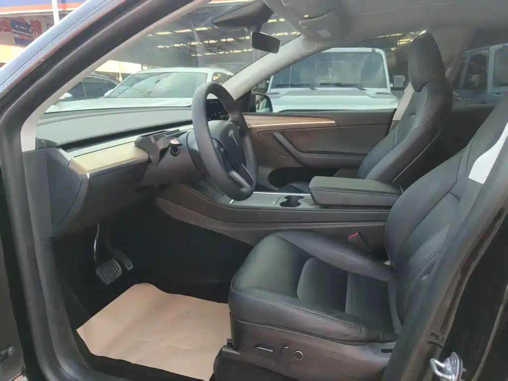 Tesla Model Y — фото 3