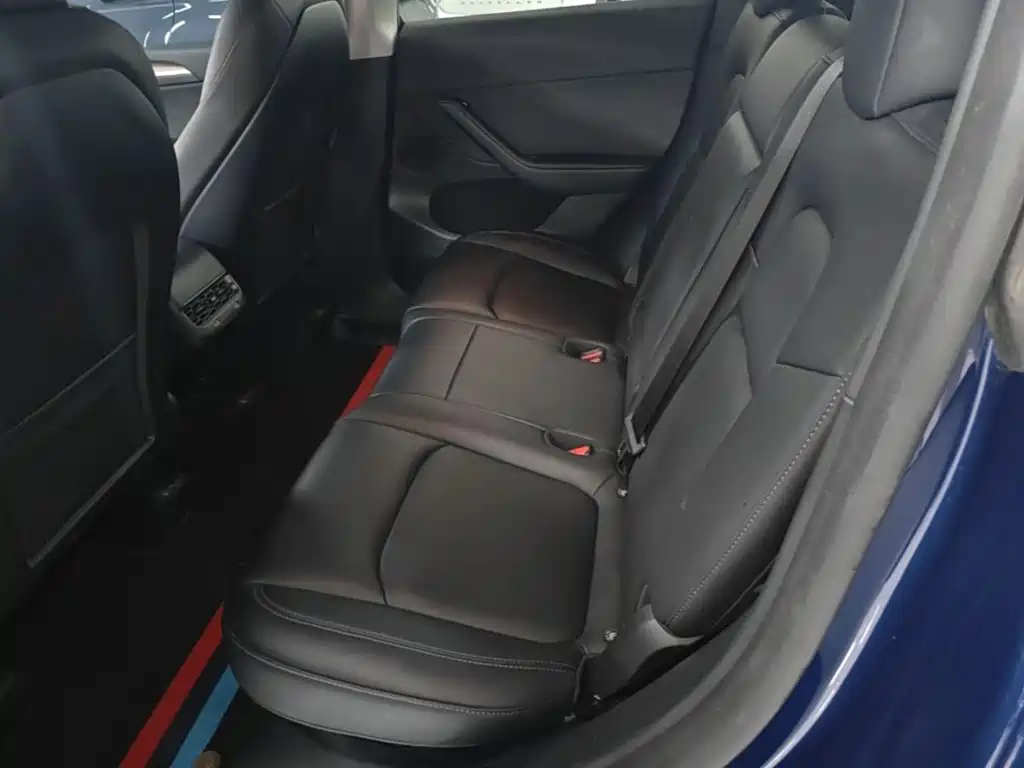 Tesla Model Y — фото 17