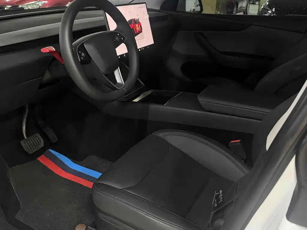 Tesla Model Y — фото 6