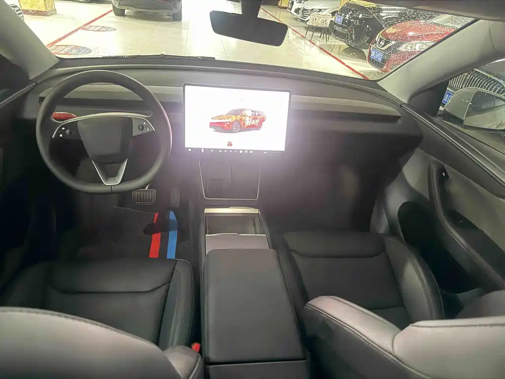 Tesla Model Y — фото 7