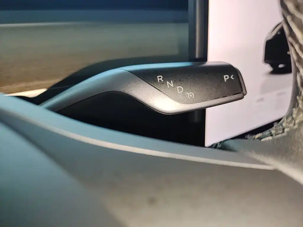 Tesla Model Y — фото 14