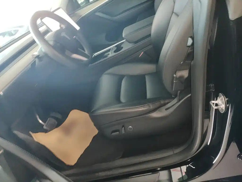 Tesla Model Y — фото 15