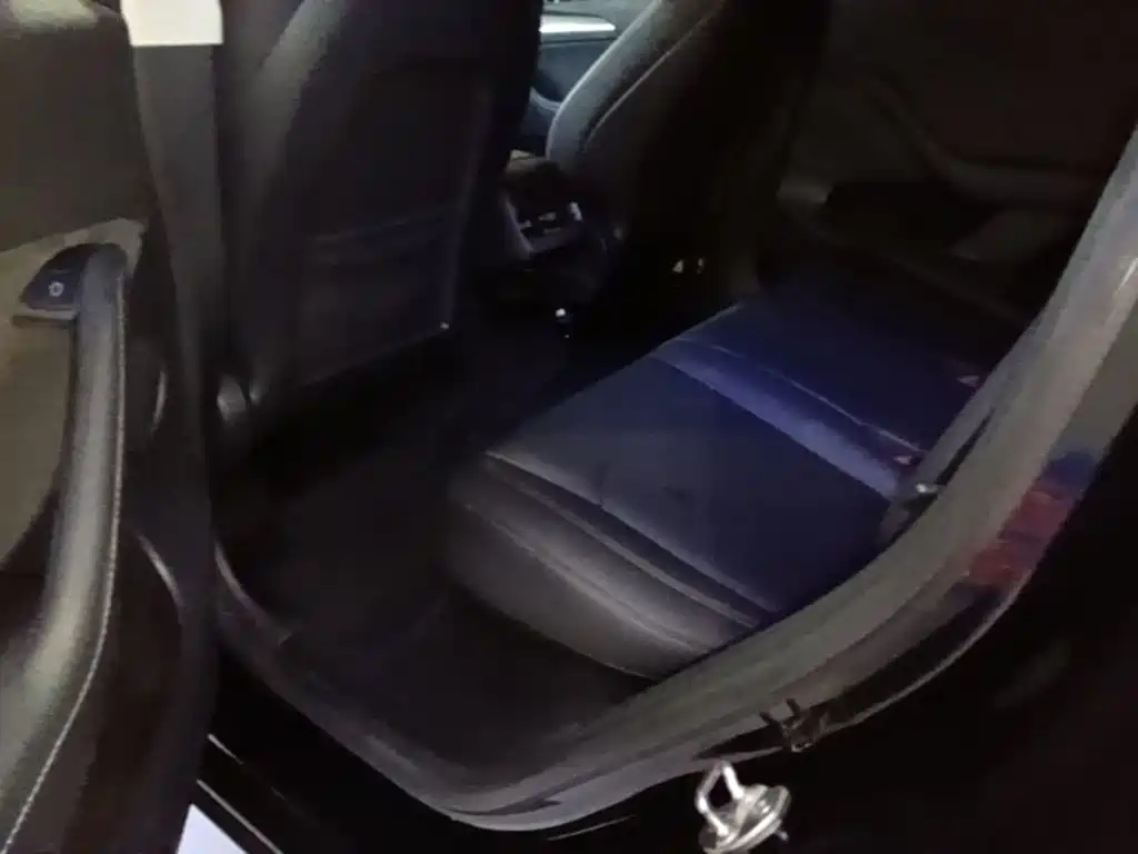 Tesla Model Y — фото 17
