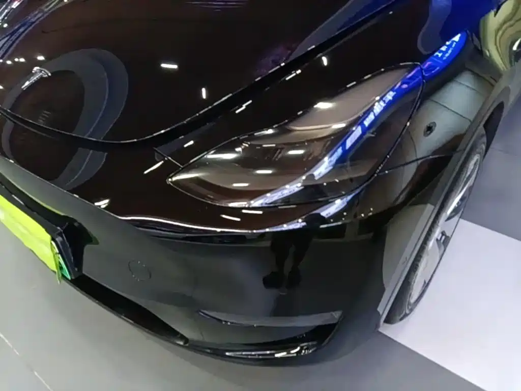 Tesla Model Y — фото 24