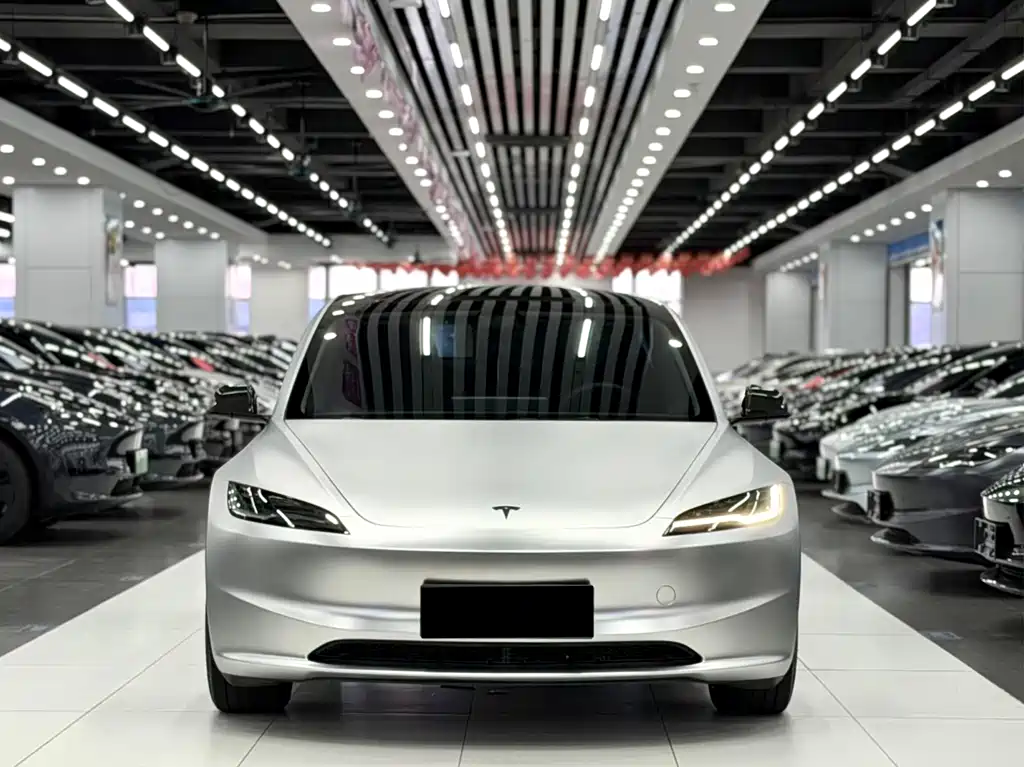 Tesla Model 3 — фото 2