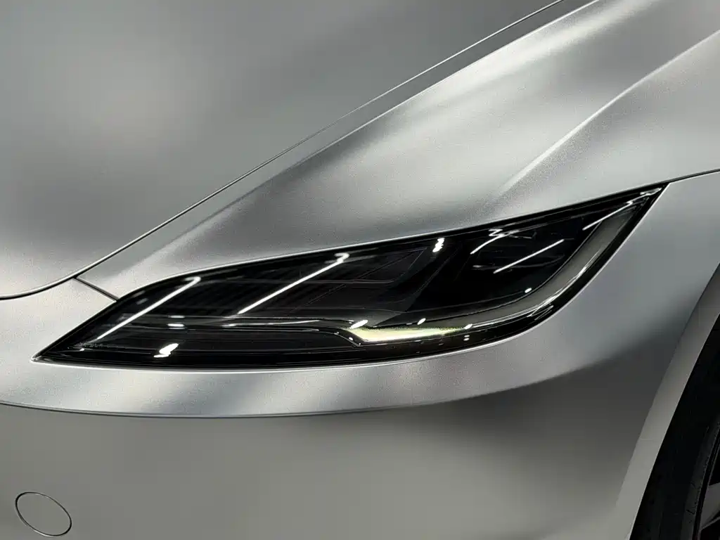 Tesla Model 3 — фото 16