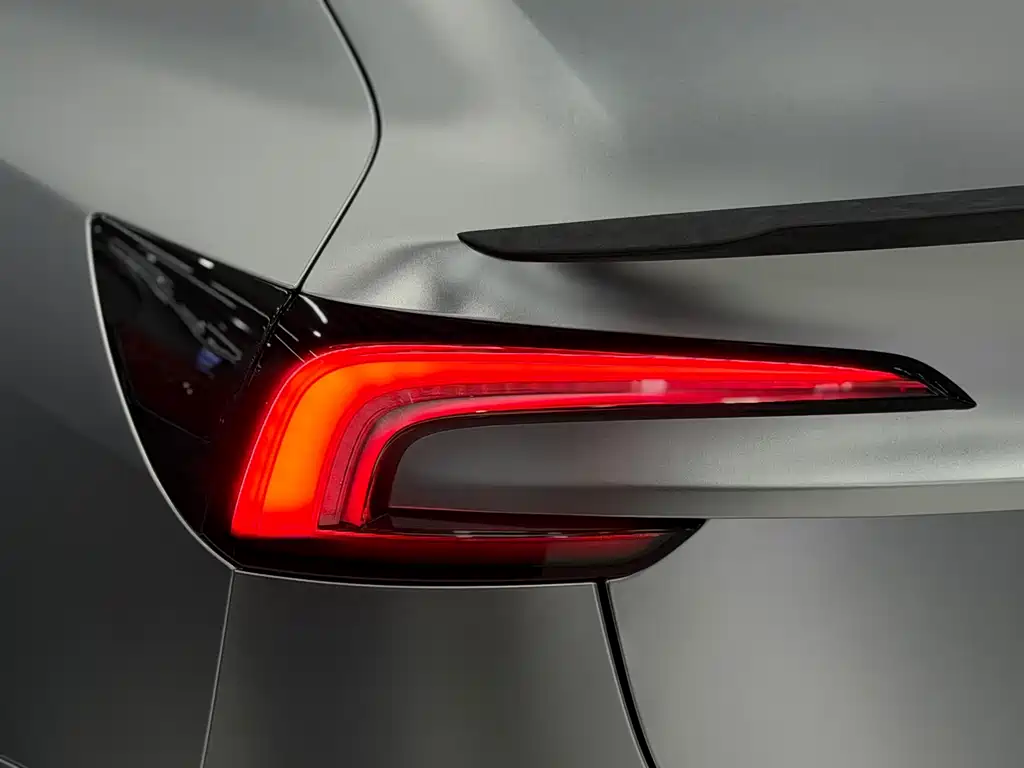 Tesla Model 3 — фото 17