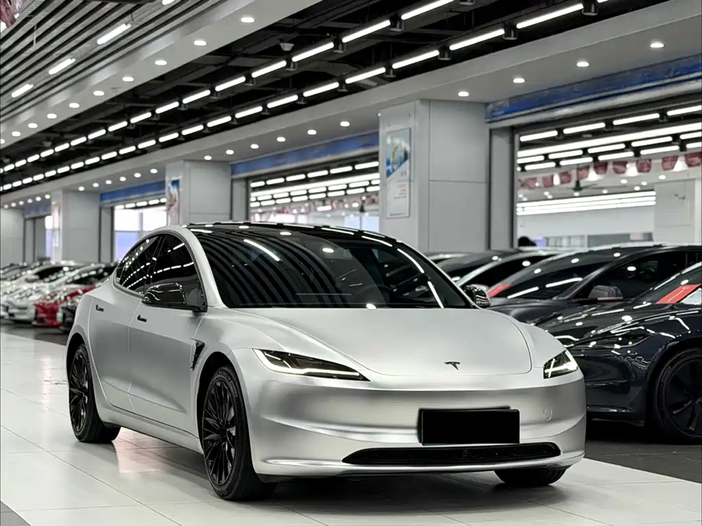 Tesla Model 3 — фото 3
