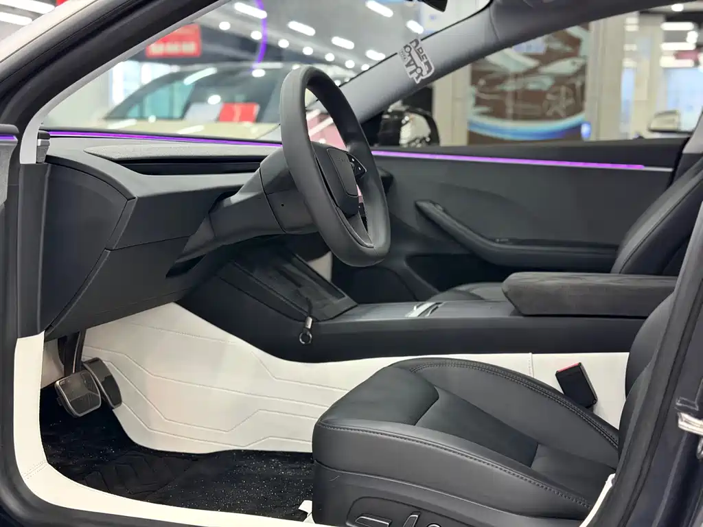 Tesla Model 3 — фото 8