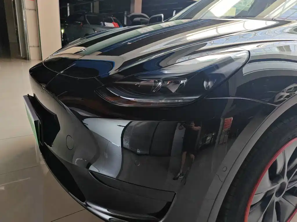 Tesla Model Y — фото 15