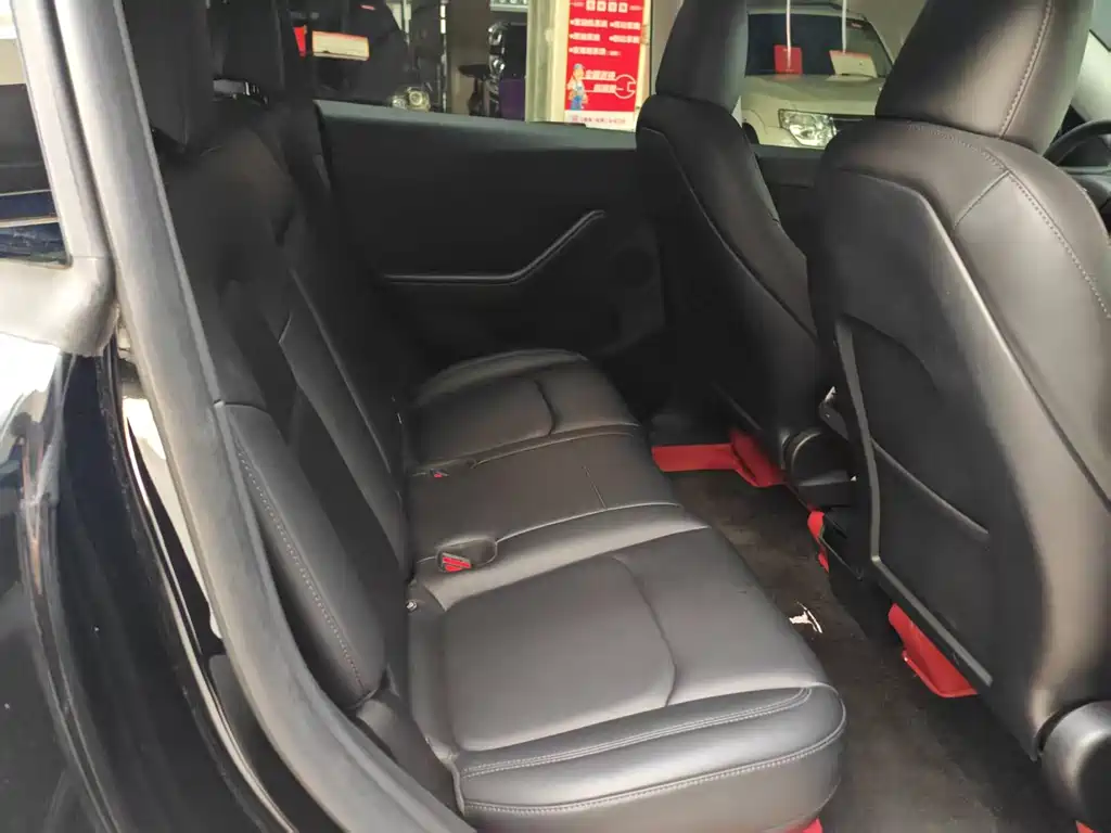 Tesla Model Y — фото 17