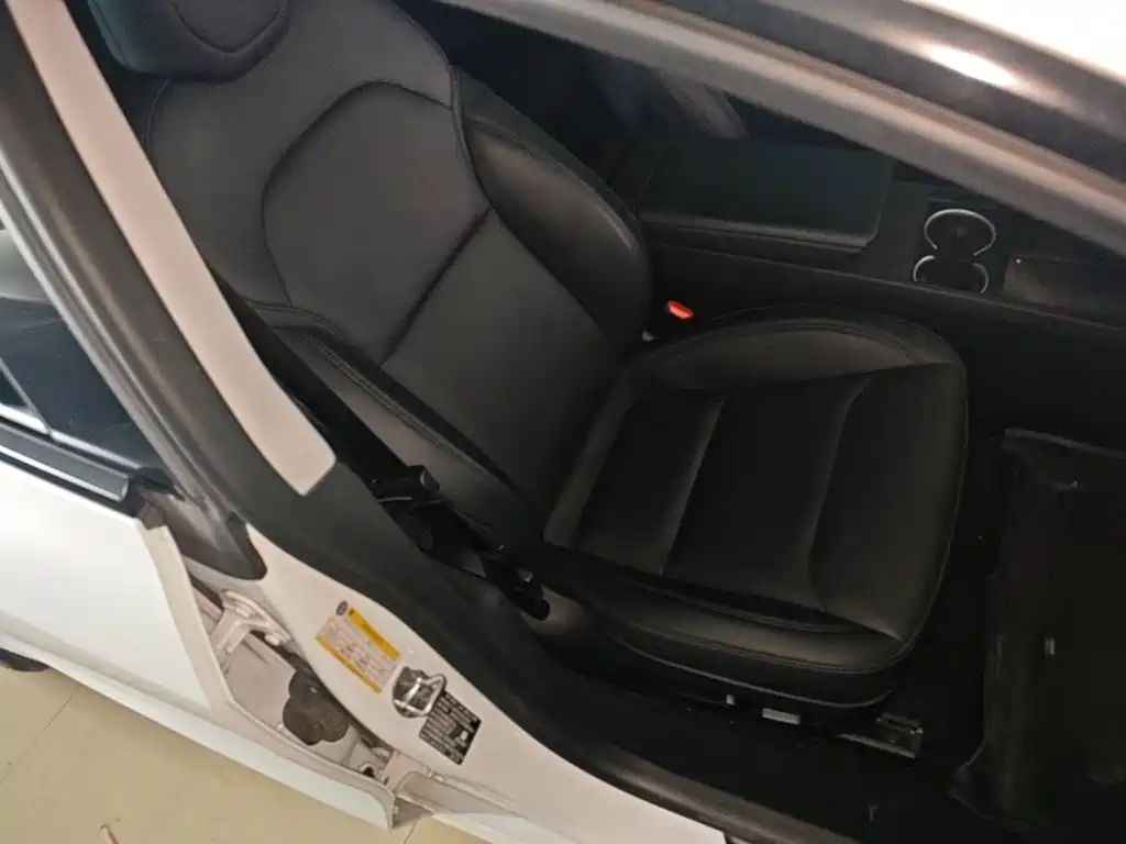 Tesla Model 3 — фото 25