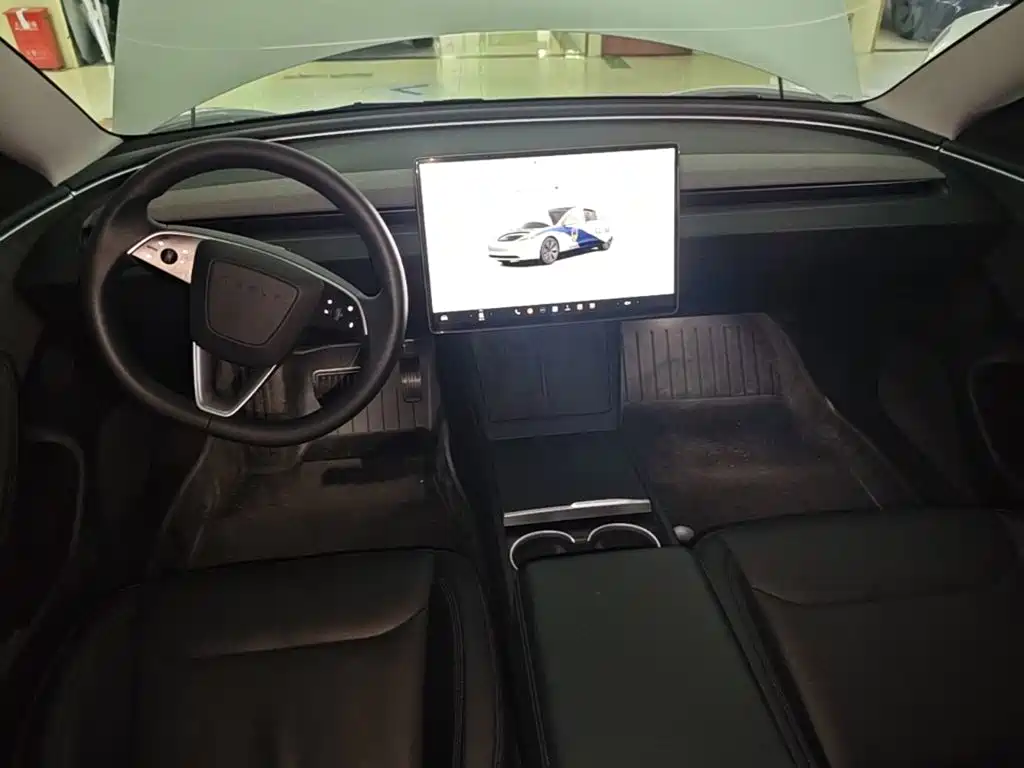 Tesla Model 3 — фото 10